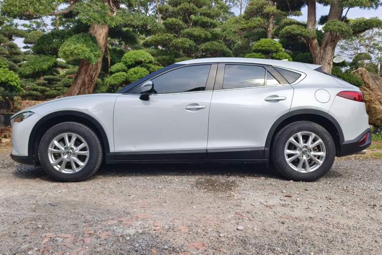 Used Mazda CX-4 2018 2.0L Automatic Two-Wheel Drive Blue Sky Dynamic Version China V Standard Exterior 5