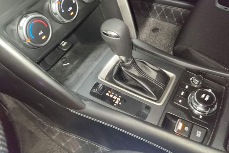 Used Mazda CX-4 2018 2.0L Automatic Two-Wheel Drive Blue Sky Dynamic Version China V Standard Gear Lever