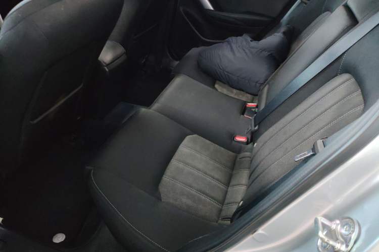 Used Mazda CX-4 2018 2.0L Automatic Two-Wheel Drive Blue Sky Dynamic Version China V Standard Left Rear Seat