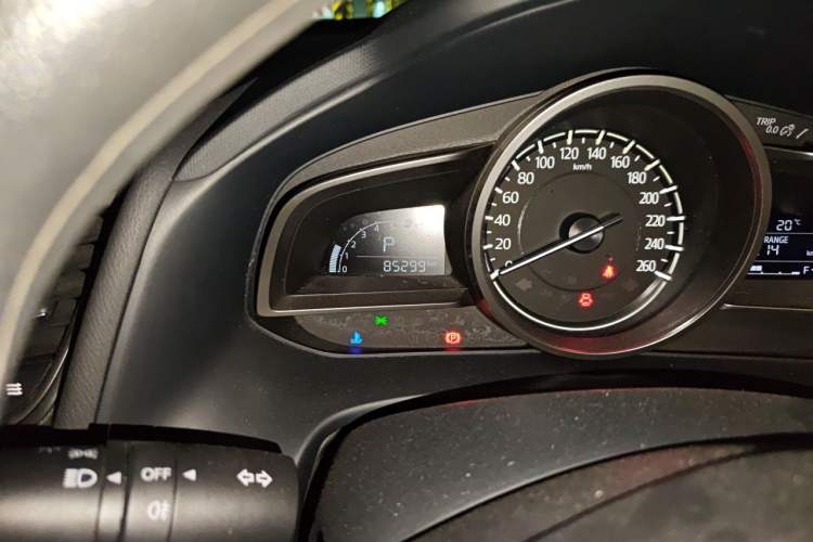 Used Mazda CX-4 2018 2.0L Automatic Two-Wheel Drive Blue Sky Dynamic Version China V Standard Odometer Close Up