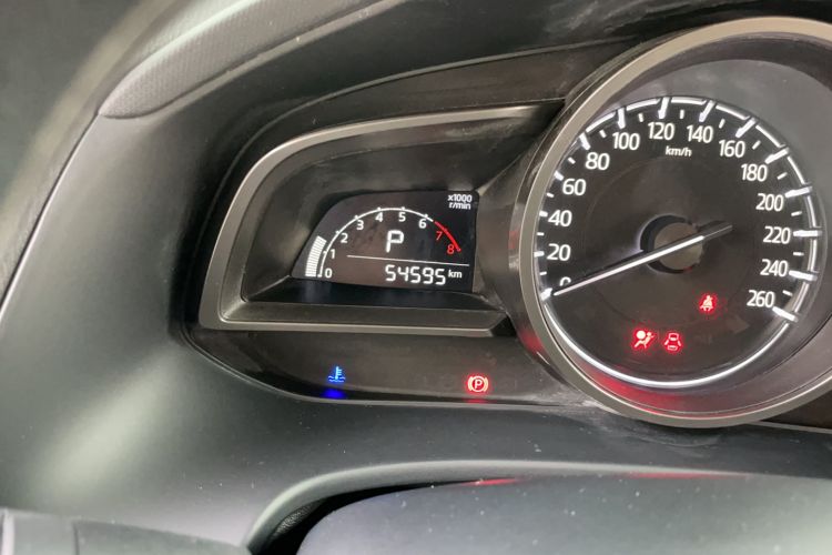 Used Mazda CX-4 2018 2.0L Automatic Two-Wheel Drive Blue Sky Exploration Version China V Standard Odometer Close Up