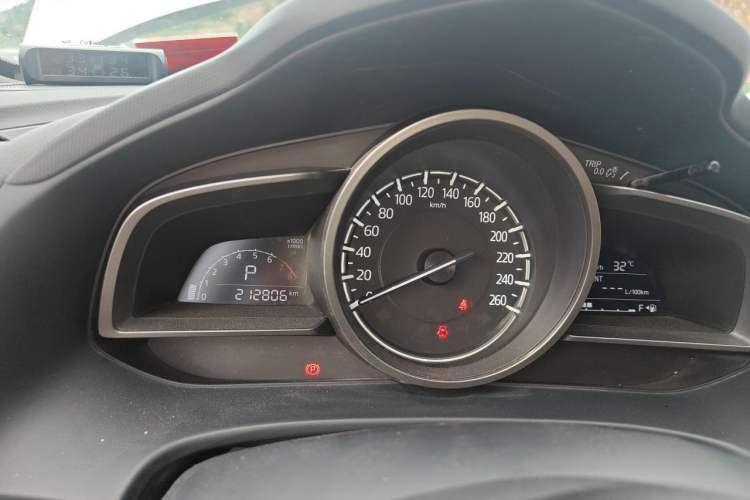 Used Mazda CX-4 2018 2.0L Automatic Two-Wheel Drive Blue Sky Dynamic Version China V Standard Odometer Close Up