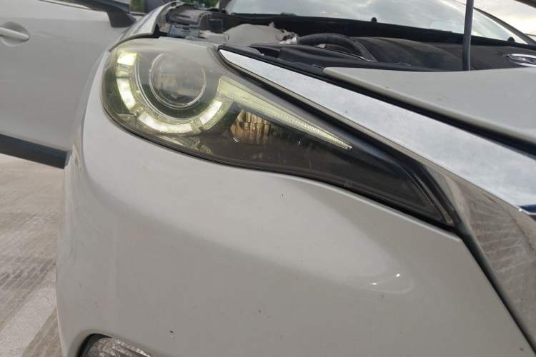 Used Mazda CX-4 2018 2.0L Automatic Two-Wheel Drive Blue Sky Dynamic Version China V Standard Right Front Headlight