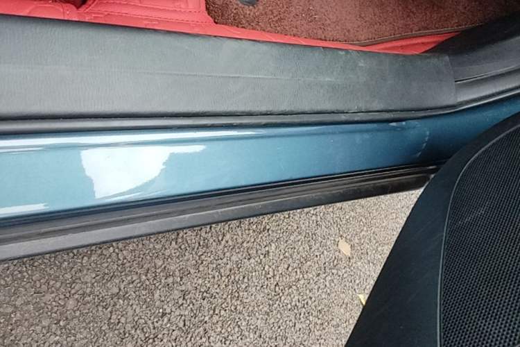 Used Mazda CX-4 2018 2.0L Automatic Two-Wheel Drive Blue Sky Luxury Edition Right Side Sill