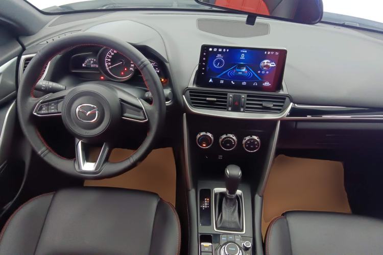 Used Mazda CX-4 2018 2.0L Automatic Two-Wheel Drive Blue Sky Dynamic Version China VI Standard Center Console