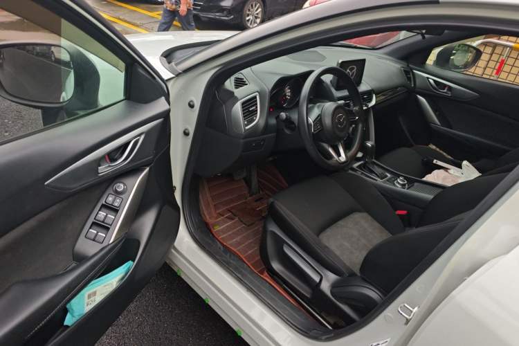 Used Mazda CX-4 2018 2.0L Automatic Two-Wheel Drive Blue Sky Dynamic Version China V Standard Driver Seat