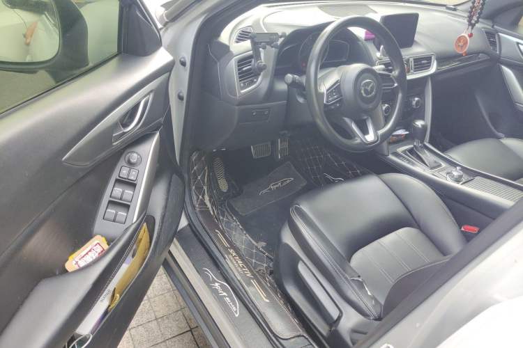 Used Mazda CX-4 2018 2.0L Automatic Two-Wheel Drive Blue Sky Exploration Version China V Standard Driver Seat
