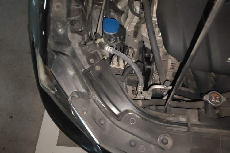 Used Mazda CX-4 2018 2.0L Automatic Two-Wheel Drive Blue Sky Dynamic Version China VI Standard Engine Bay Right