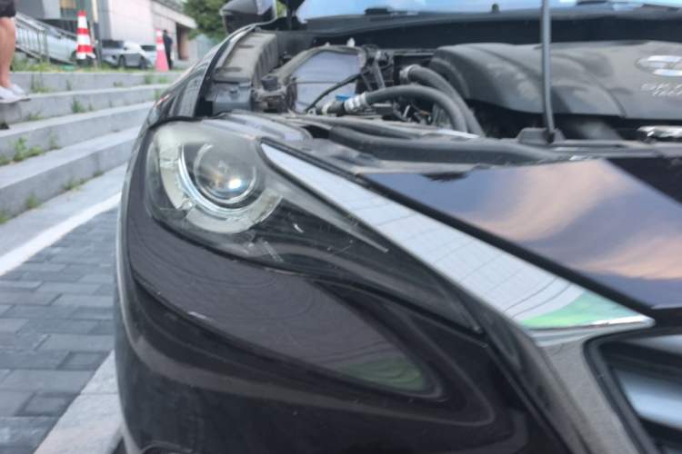 Used Mazda CX-4 2018 2.0L Automatic Two-Wheel Drive Blue Sky Luxury Edition Right Front Headlight