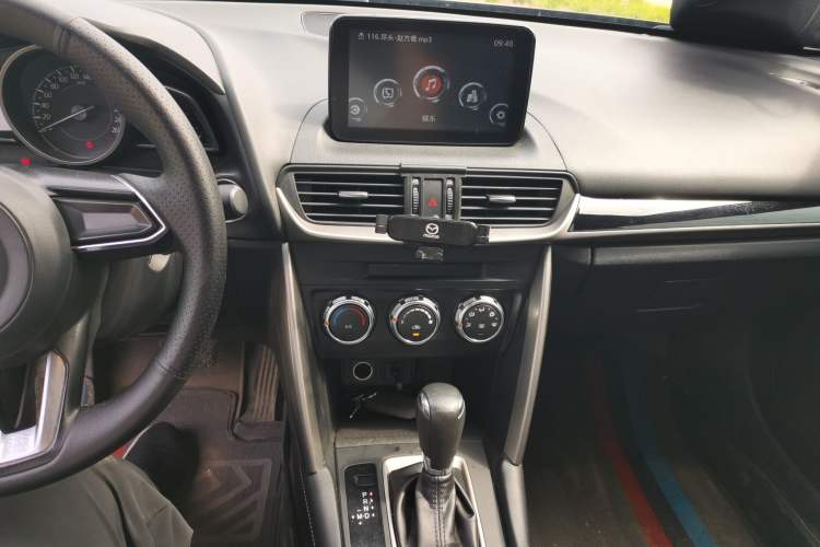 Used Mazda CX-4 2018 2.0L Automatic Two-Wheel Drive Blue Sky Dynamic Version China V Standard Audio And AC Panel