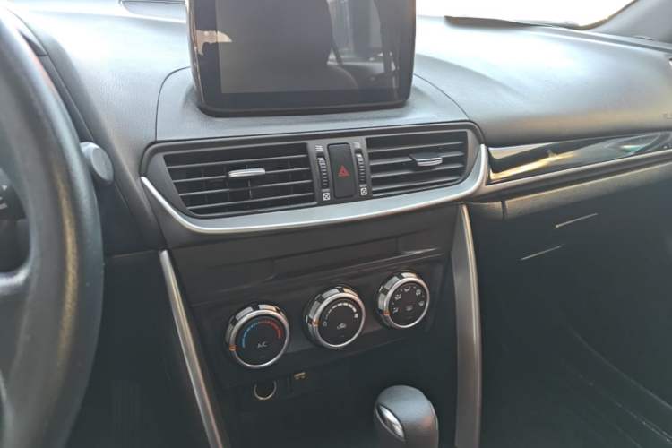 Used Mazda CX-4 2018 2.0L Automatic Two-Wheel Drive Blue Sky Dynamic Version China V Standard Audio And AC Panel