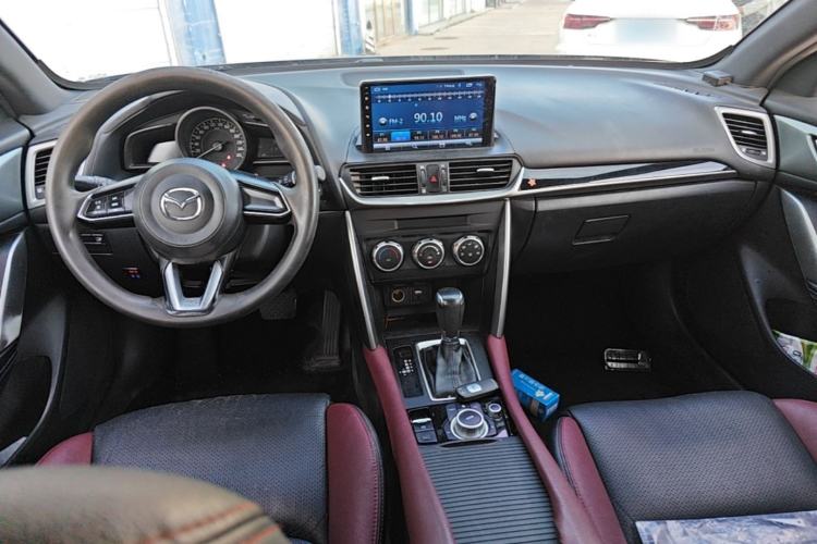 Used Mazda CX-4 2018 2.0L Automatic Two-Wheel Drive Blue Sky Dynamic Version China V Standard Center Console