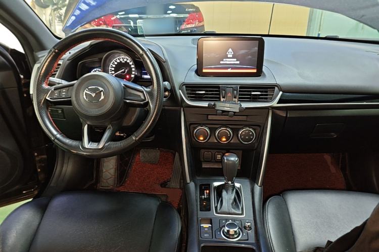 Used Mazda CX-4 2018 2.0L Automatic Two-Wheel Drive Blue Sky Dynamic Version China V Standard Center Console
