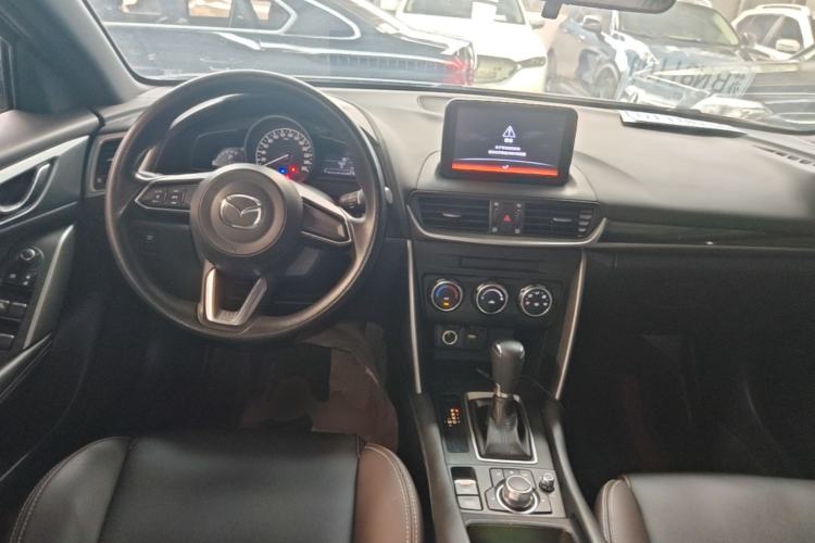 Used Mazda CX-4 2018 2.0L Automatic Two-Wheel Drive Blue Sky Dynamic Version China V Standard Center Console