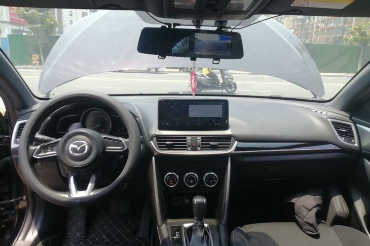 Used Mazda CX-4 2018 2.0L Automatic Two-Wheel Drive Blue Sky Dynamic Version China V Standard Center Console