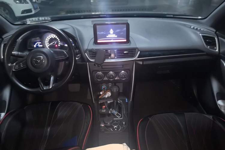 Used Mazda CX-4 2018 2.0L Automatic Two-Wheel Drive Blue Sky Dynamic Version China V Standard Center Console