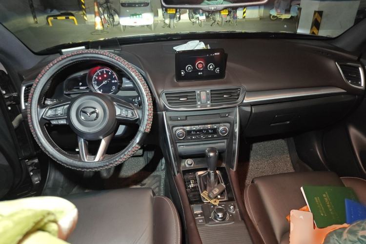 Used Mazda CX-4 2018 2.0L Automatic Two-Wheel Drive Blue Sky Leading Edition China V Standard Center Console