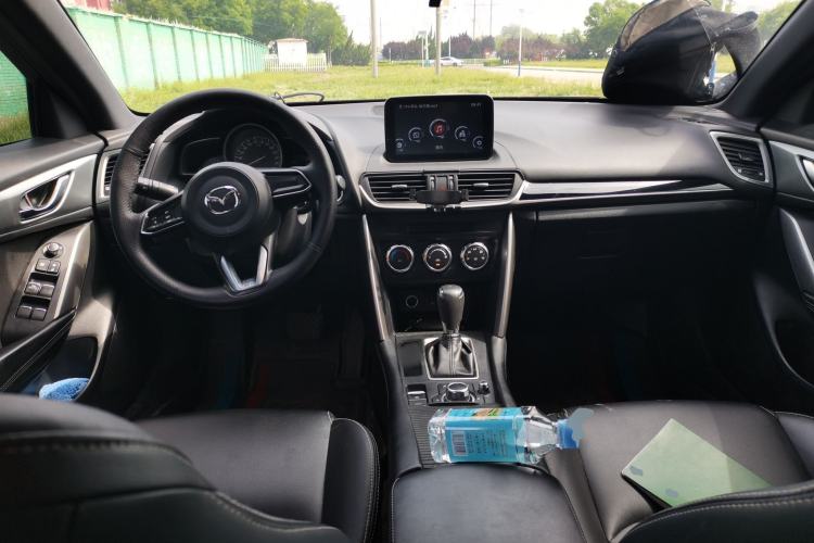 Used Mazda CX-4 2018 2.0L Automatic Two-Wheel Drive Blue Sky Dynamic Version China V Standard Center Console