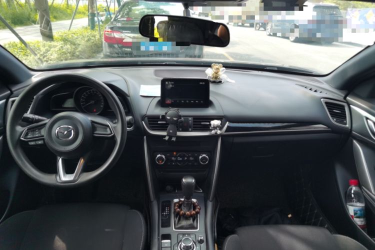 Used Mazda CX-4 2018 2.0L Automatic Two-Wheel Drive Blue Sky Exploration Version China V Standard Center Console