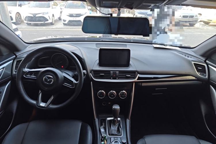 Used Mazda CX-4 2018 2.0L Automatic Two-Wheel Drive Blue Sky Dynamic Version China V Standard Center Console