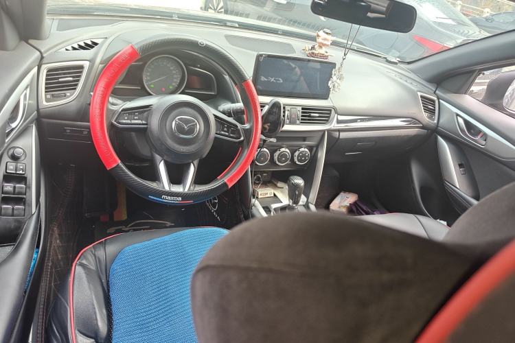 Used Mazda CX-4 2018 2.0L Automatic Two-Wheel Drive Blue Sky Dynamic Version China VI Standard Center Console