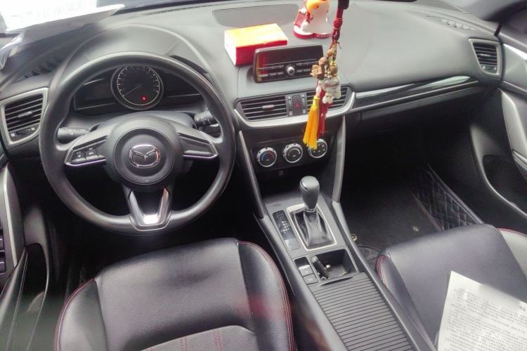 Used Mazda CX-4 2018 2.0L Automatic Two-Wheel Drive Blue Sky Dynamic Version China V Standard Center Console