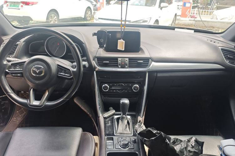 Used Mazda CX-4 2018 2.0L Automatic Two-Wheel Drive Blue Sky Leading Edition China V Standard Center Console