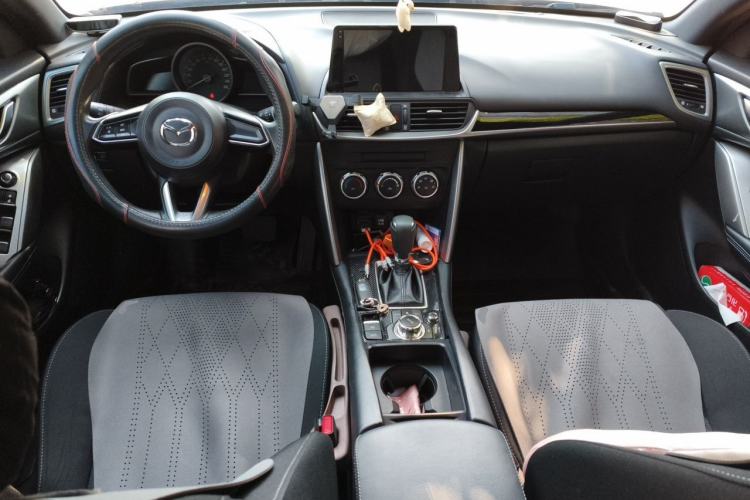 Used Mazda CX-4 2018 2.0L Automatic Two-Wheel Drive Blue Sky Dynamic Version China V Standard Center Console