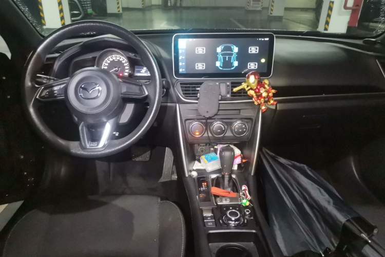 Used Mazda CX-4 2018 2.0L Automatic Two-Wheel Drive Blue Sky Dynamic Version China V Standard Center Console