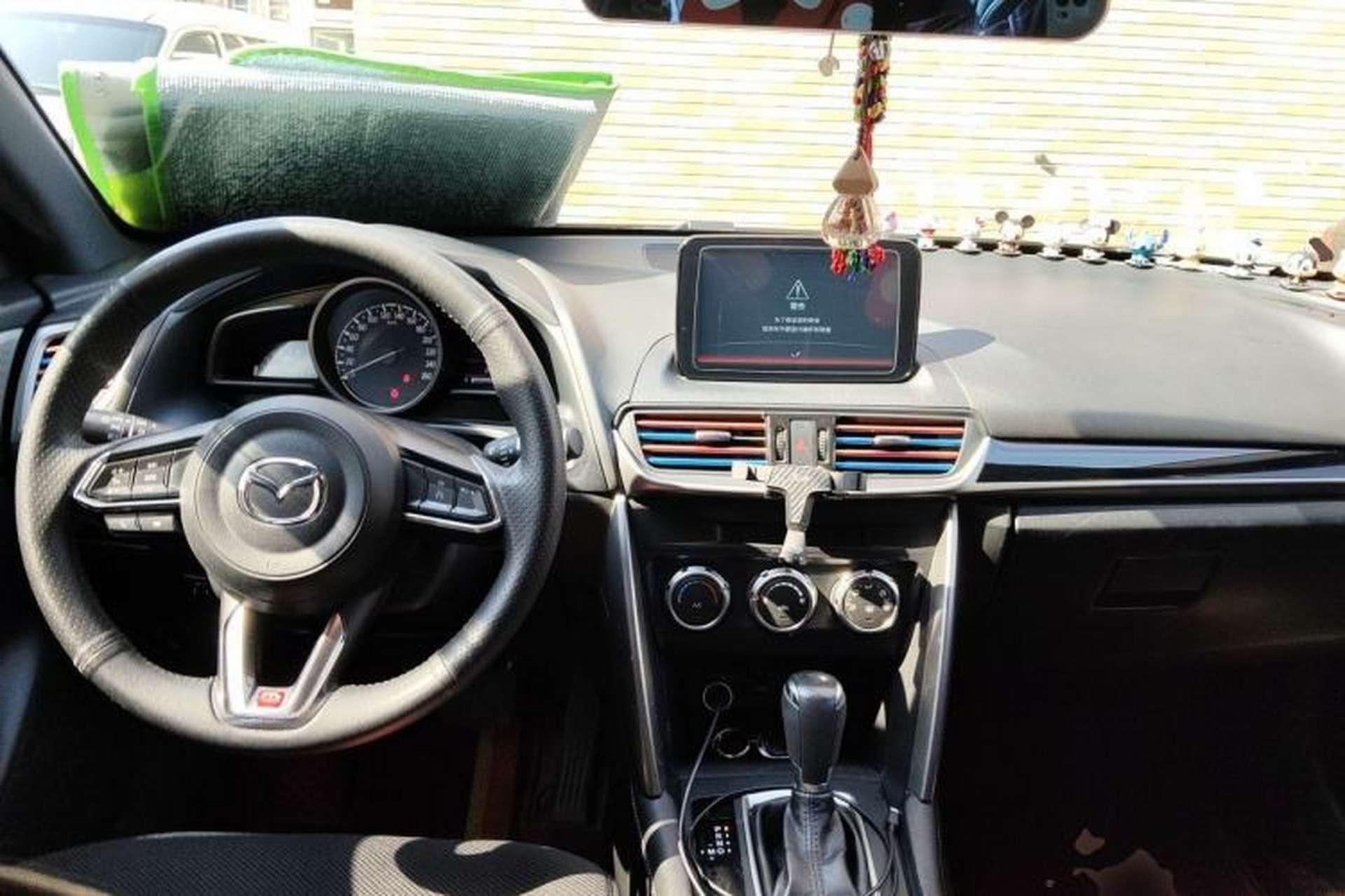 Used Mazda CX-4 2018 2.0L Automatic Two-Wheel Drive Blue Sky Dynamic Version China V Standard Center Console