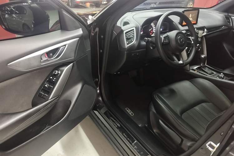 Used Mazda CX-4 2018 2.0L Automatic Two-Wheel Drive Blue Sky Dynamic Version China VI Standard Driver Seat