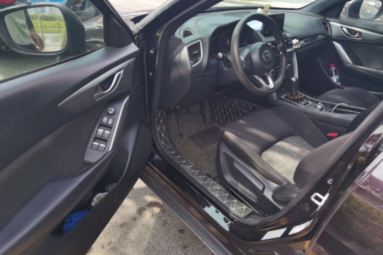 Used Mazda CX-4 2018 2.0L Automatic Two-Wheel Drive Blue Sky Exploration Version China V Standard Driver Seat