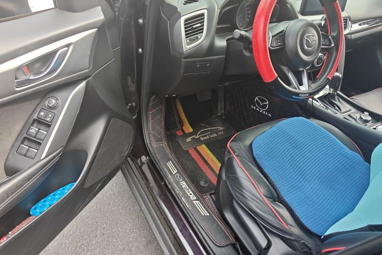 Used Mazda CX-4 2018 2.0L Automatic Two-Wheel Drive Blue Sky Dynamic Version China VI Standard Driver Seat