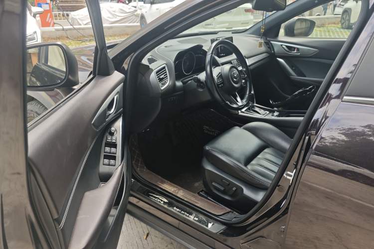 Used Mazda CX-4 2018 2.0L Automatic Two-Wheel Drive Blue Sky Leading Edition China V Standard Driver Seat