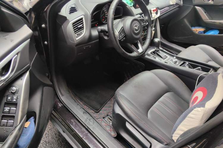Used Mazda CX-4 2018 2.0L Automatic Two-Wheel Drive Blue Sky Luxury Edition Driver Seat