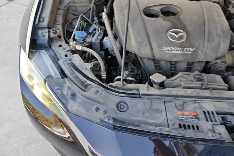 Used Mazda CX-4 2018 2.0L Automatic Two-Wheel Drive Blue Sky Dynamic Version China V Standard Engine Bay Right