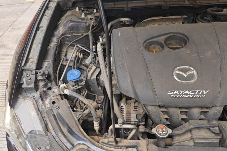 Used Mazda CX-4 2018 2.0L Manual Two-Wheel Drive Blue Sky Dynamic Edition China V Standard Engine Bay Right