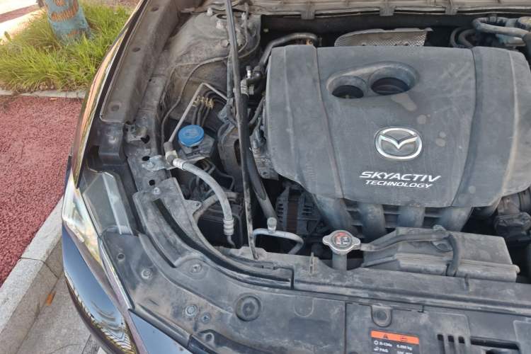 Used Mazda CX-4 2018 2.0L Automatic Two-Wheel Drive Blue Sky Dynamic Version China VI Standard Engine Bay Right