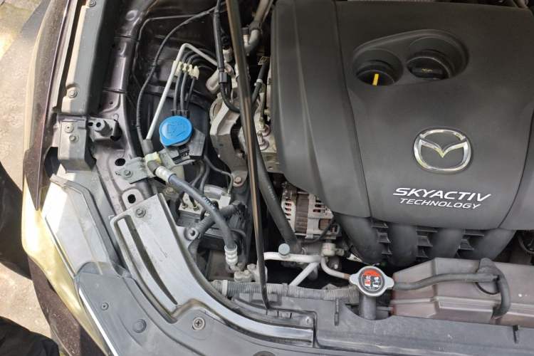 Used Mazda CX-4 2018 2.0L Automatic Two-Wheel Drive Blue Sky Dynamic Version China V Standard Engine Bay Right
