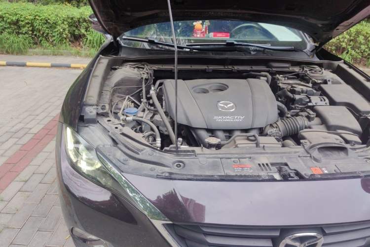 Used Mazda CX-4 2018 2.0L Automatic Two-Wheel Drive Blue Sky Dynamic Version China V Standard Engine Bay Right