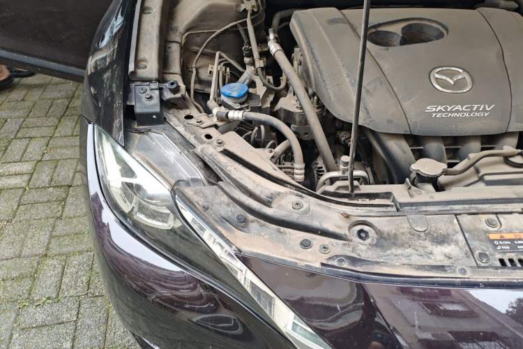Used Mazda CX-4 2018 2.0L Automatic Two-Wheel Drive Blue Sky Dynamic Version China V Standard Engine Bay Right