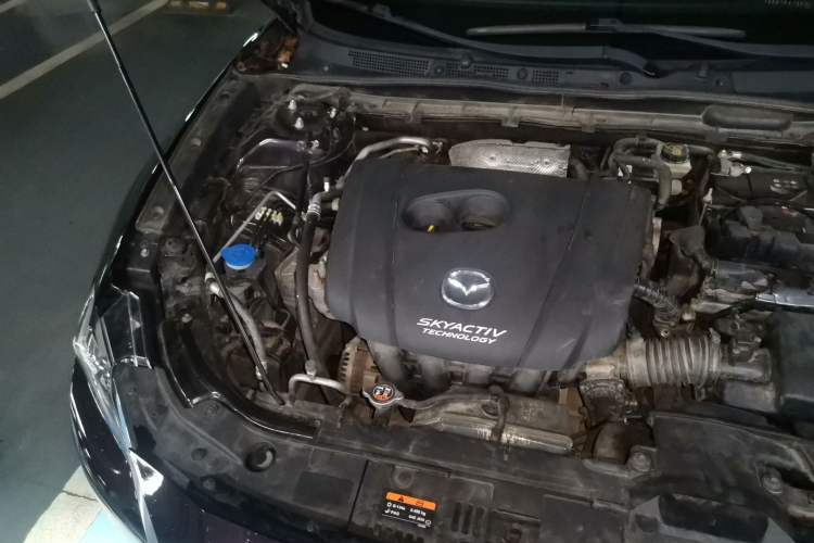 Used Mazda CX-4 2018 2.0L Automatic Two-Wheel Drive Blue Sky Dynamic Version China V Standard Engine Bay Right