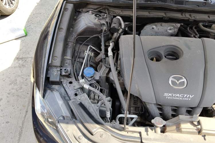 Used Mazda CX-4 2018 2.0L Automatic Two-Wheel Drive Blue Sky Dynamic Version China V Standard Engine Bay Right