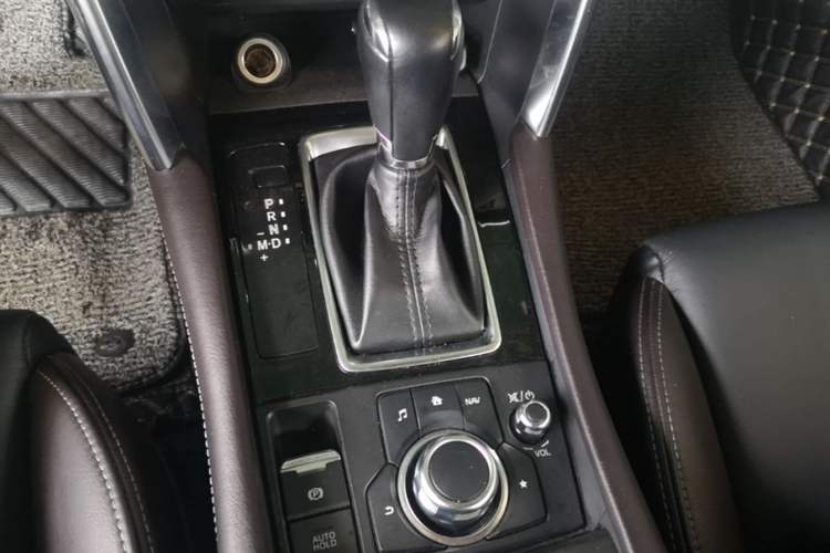Used Mazda CX-4 2018 2.0L Automatic Two-Wheel Drive Blue Sky Luxury Edition Gear Lever