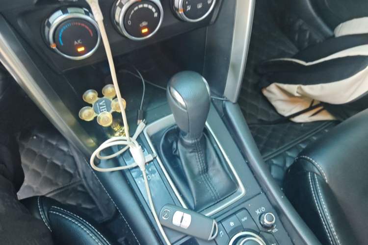 Used Mazda CX-4 2018 2.0L Automatic Two-Wheel Drive Blue Sky Dynamic Version China VI Standard Gear Lever