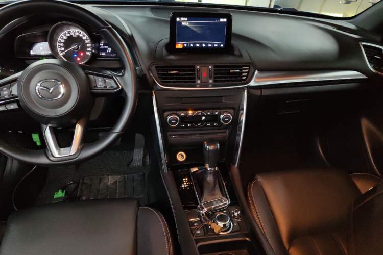 Used Mazda CX-4 2018 2.0L Automatic Two-Wheel Drive Blue Sky Luxury Edition Gear Lever
