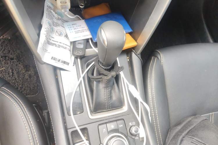 Used Mazda CX-4 2018 2.0L Automatic Two-Wheel Drive Blue Sky Dynamic Version China VI Standard Gear Lever