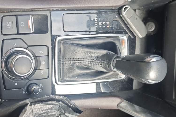 Used Mazda CX-4 2018 2.0L Automatic Two-Wheel Drive Blue Sky Leading Edition China V Standard Gear Lever