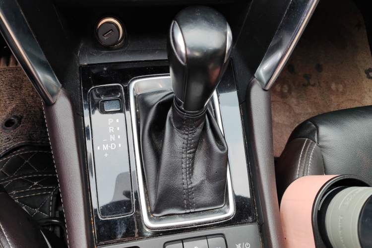 Used Mazda CX-4 2018 2.0L Automatic Two-Wheel Drive Blue Sky Luxury Edition Gear Lever
