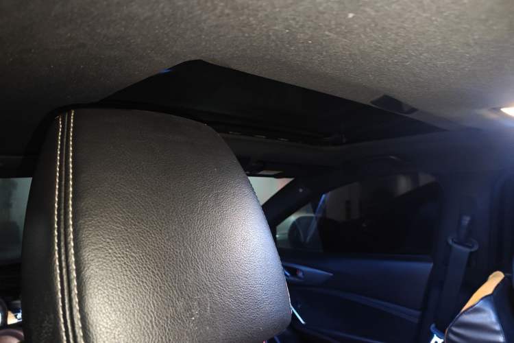 Used Mazda CX-4 2018 2.0L Automatic Two-Wheel Drive Blue Sky Exploration Version China V Standard Headliner